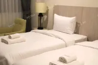 New le taihua business hotel (formerly purvis business hotel) Hotel dekat Xinle Railway Station
