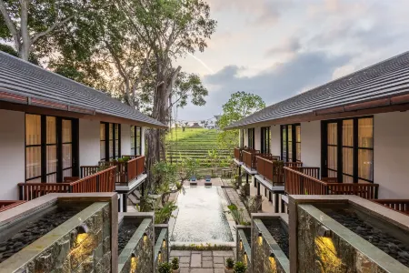 Paripadi Studio Canggu Отели рядом с достопримечательностью «Бамбак Парк Виллас»