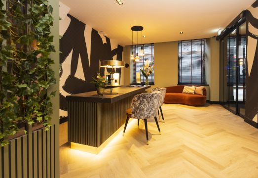 하위헌스 플레이스 로비