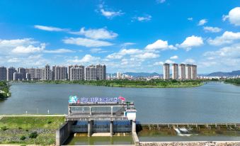 Cloud Hotel(Emerald Plaza Xingguo StationBranch)