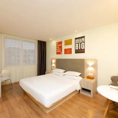 Yijing Hotel (Guilin Railway Station Wayao Wholesale Market) Hotels near Wayao Market