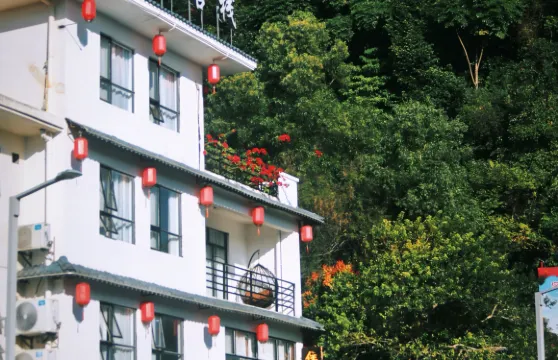 小湖畔客棧（陽春東湖公園店）