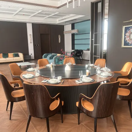 Nenjiang Grand Hotel (Nenjiang Municipal Government)