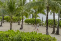 TreeHouse Villas - Adults Only