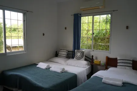 BELLE HOMES Отели рядом с достопримечательностью «Best Sunset Hermit Beach»