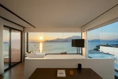 Maan Coco Flagship Seaview Hotel