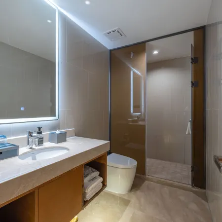 Four Seasons Qingteng Hotel (Ningbo Railway Station Engineering College Cuibai)