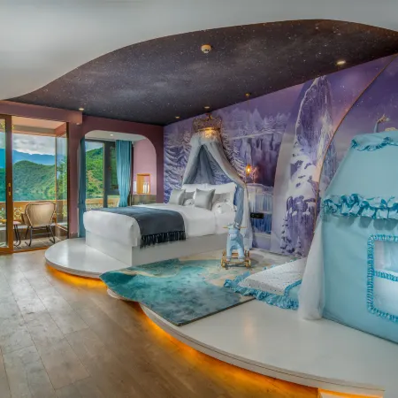 Dream by the Lakeside · Hillside Lakeview Boutique Stay