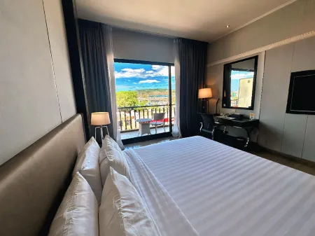 Le Charme Suites Subic Отели рядом с достопримечательностью «Университет Филиппины Экстеншен Програм ин Олонгапо»