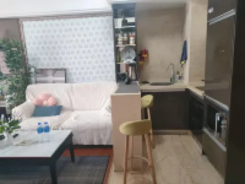 Foshan Lingnan Xiaozhu Smart Homestay (Zumiao Subway Station Boton City Branch)