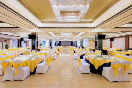 Chengdu Baigang International Hotel (Shuangliu Airport Terminal) Отели рядом с достопримечательностью «Southwest Minzu University (Southwest Airport Economic Development Zone Campus)»