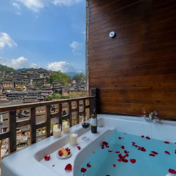 Xijiang Wants to stay in Light Luxury Hotel (Observation Deck Branch)