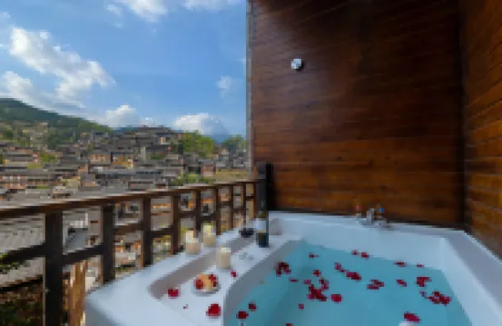 Xijiang Wants to stay in  Light Luxury Hotel (Observation Deck Branch)