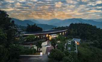 Jiayang Group, Wohong Village, Yuyao, Zhejiang, China, 450 meters north of Maohuping