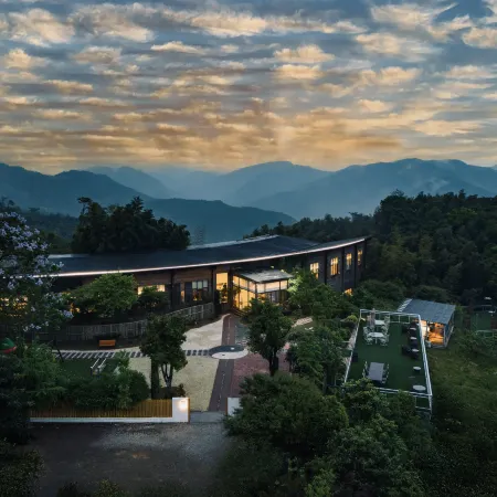 Jiayang Group, Wohong Village, Yuyao, Zhejiang, China, 450 meters north of Maohuping