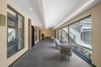 Overlooking the sea, the mansion's courtyard