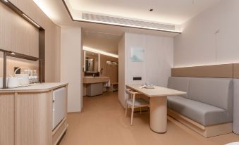 All Season Nanjing Gulou Square Hotel