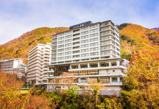 기누가와 온센 산라쿠 온천