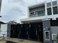 Luxury 5BR Home w/ Private Pool, 18Pax, Netflix Hotels in 