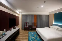 Longzhimeng Grand Hotel (Poyang Donghu Park)
