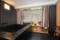SFEEL Designer Hotel (Wuhan Donghu Hubei Provincial Museum Branch) - Romantic