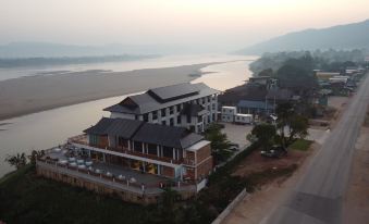 Sand & River Hotel