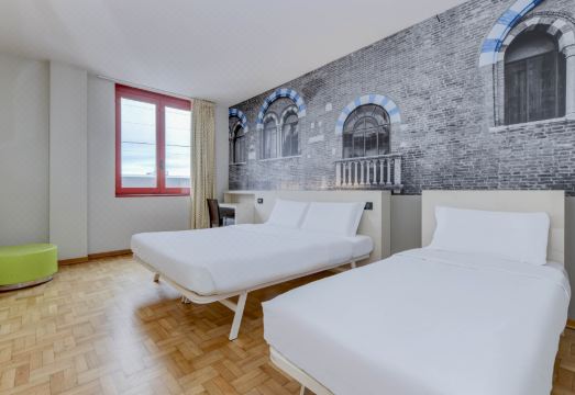 B&B Hotel Verona의 깔끔한 건물 외관