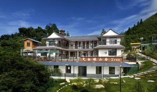 Muchuan Baixian Mountain House