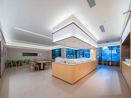 Full Seasons Hotel (Chengdu Shuangliu Airport Airport International City Store) Отели рядом с достопримечательностью «Chengdu Wuhou Jinhuaqiao Residential District Jinfeng Community Cultural Center»