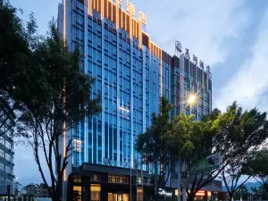 Lincang Jiahua Hotel (Yulong Lake Park)