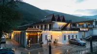 Floral Hotel · No Abode Hotel - Boutique