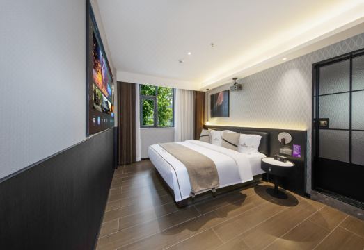Shenzhen Futian Yixin Hotel (Jingtian Subway Station)