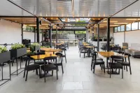 Qantic Lodging & Rooftop