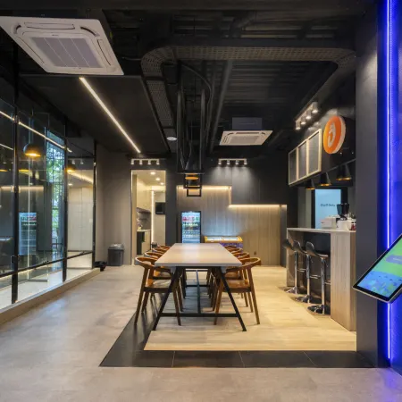 CRiB by Bobobox, Kuningan, Jakarta Отели рядом с достопримечательностью «Статуя Панчоран»