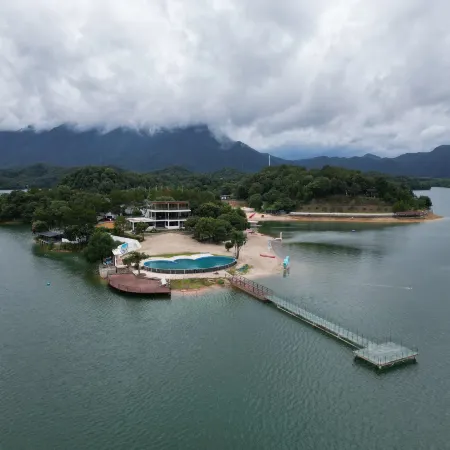 Kong West Island Guesthouse (Luxi West Sea Scenic Area Branch)
