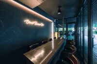 The Classic Hotel by hotelone - С баром