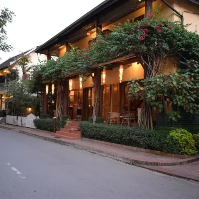 Sala Prabang Hotel Отели рядом с достопримечательностью «Ват Чоумкхонг»