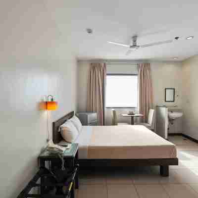 Governor Forbes Inn Rooms