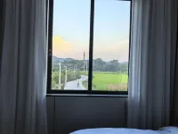 Moon Bay Courtyard-Style Hotel - con vista montagne