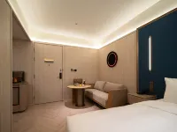 Qingdao 54 square Vientiane city orange Crystal hotel