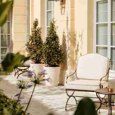 Hôtel Les Lumières - Relais & Châteaux Hotel Exterior
