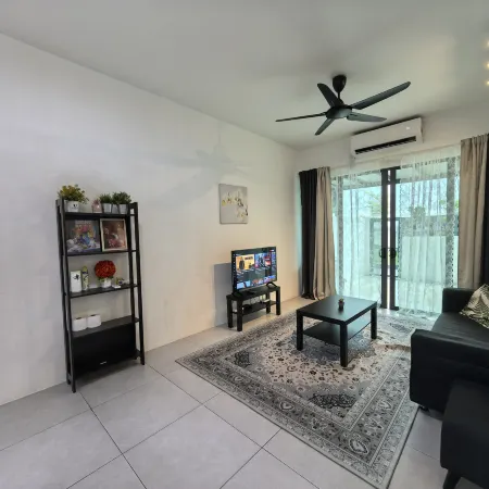 Royal Comfort Suite Meritus (near swimming pool)