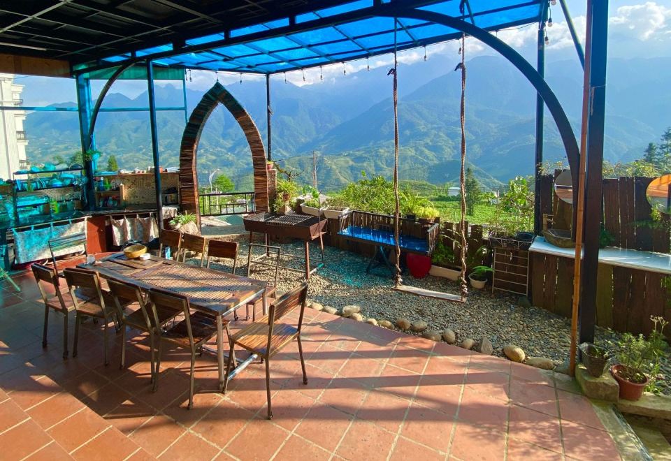 D 홈 사파 2의 외관과 주변 풍경