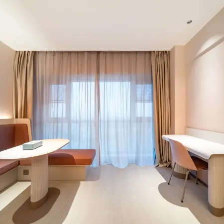 HanTing Hotel (Jiashan Renmin Avenue)