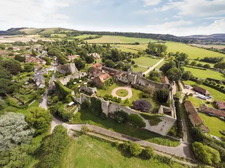 Amberley Castle- A Relais & Chateaux Hotel Отели в г. Данктон