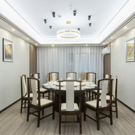 Huali Hotel (Kunshan Golden Eagle International Shopping Center)