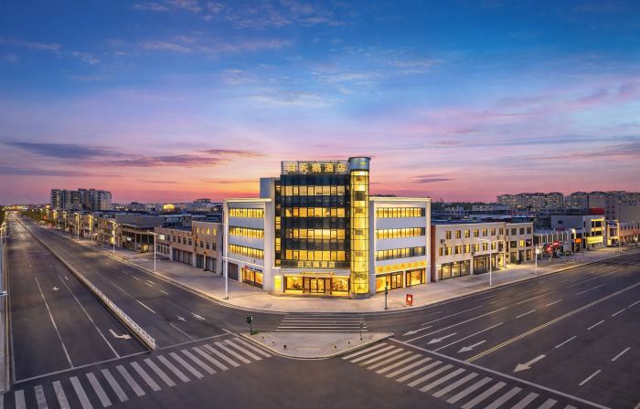 White Swan Hotel (Weihui City Government Store)