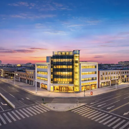 White Swan Hotel (Weihui City Government Store)