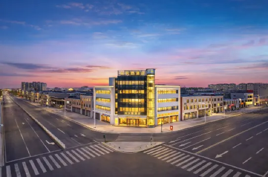 White Swan Hotel (Weihui City Government Store)