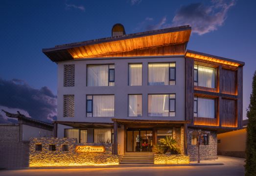 샹그릴라 고성 숙소 전경